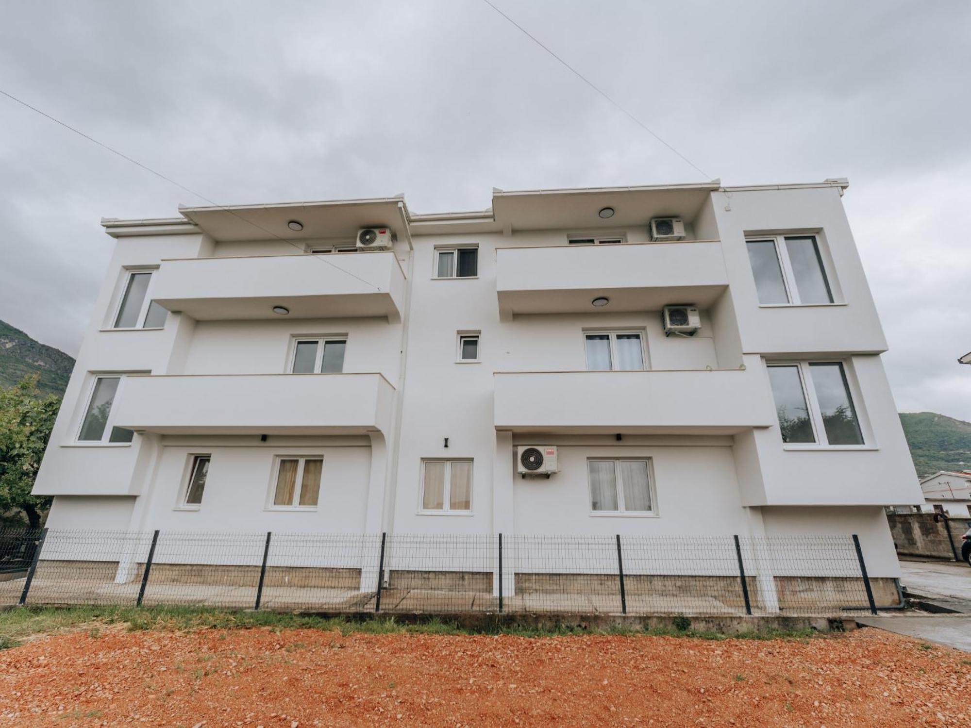 Apartments Milivojevic Бар Экстерьер фото