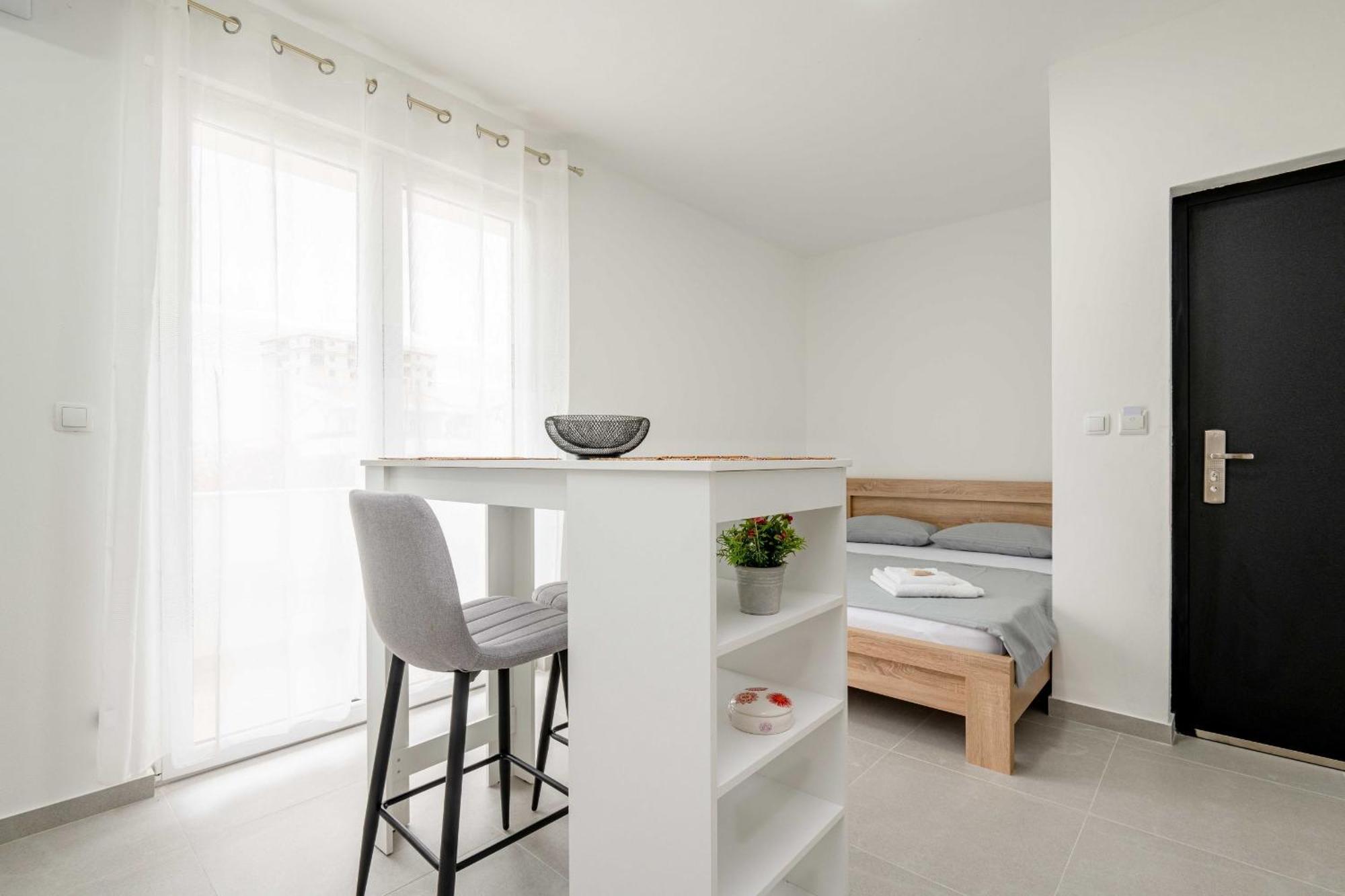 Apartments Milivojevic Бар Экстерьер фото
